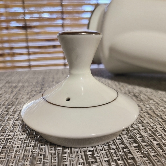 Royal Prestige Chelsea Lidded Coffee/Tea Pot #4212 - Picture 6 of 7